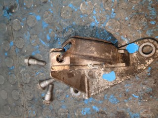 Кронштейн полуоси правый передний, ориг. номер 8200371715, Renault Scenic 2009-2012