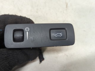Кнопка открывания багажника салонная Volvo S90 2016-2020, 31376510