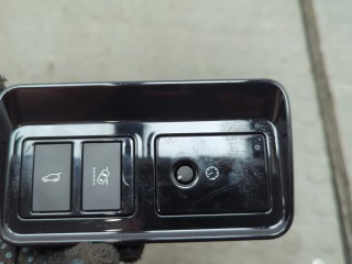 Кнопка открывания багажника салонная Jaguar F-Pace 2015-2020, HK8311654DB