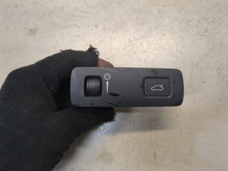 Кнопка открывания багажника салонная Volvo S90 2016-2020, P31376510
