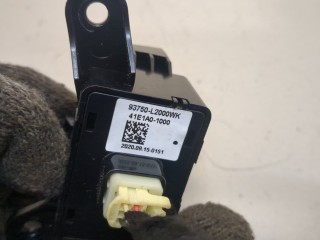 Кнопка открывания багажника с крышки, ориг. номер 93750L2000, KIA K5 2019-2024