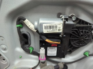 Замок двери правый передний, Volkswagen Touran 2006-2010