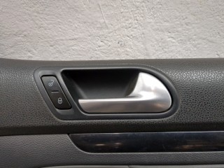 Стекло боковой двери правое переднее, ориг. номер 1K4845202B, Volkswagen Golf 2003-2009