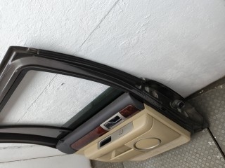 Стекло форточки двери левое заднее, Lincoln Navigator 2002-2006