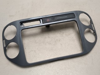 Рамка под магнитолу Volkswagen Tiguan 2011-2019, 5N0858071E