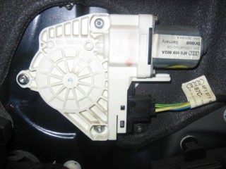 Моторчик стеклоподъемника задний правый Audi A6 C6/4F 2004-2008, седан, левый руль, 4F0959802A
