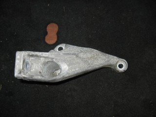 Кронштейн двигателя Audi A4 B7 2004-2009, 2.0 л, дизель, 8E0199307S