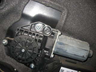 Моторчик стеклоподъемника задний правый Audi A4 B7 2004-2009, универсал, левый руль, 8E0959802E