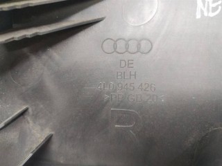 Накладка под фонарь правый, ориг. номер 4L0945426, Audi Q7 4L 2005-2009