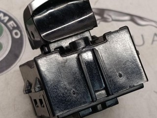 кнопка открытия багажника, ориг. номер 01561170210, Alfa Romeo Stelvio 1 поколение 2016-2020