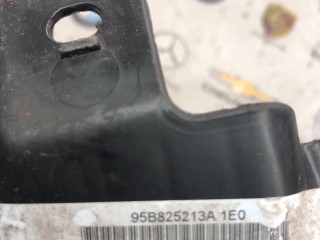 брызговик задний левый, ориг. номер 95B825213A1E0, Porsche Macan 1 поколение [2-й рестайлинг] 2021-2024