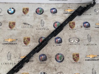 кронштейн крепления порога левый, ориг. номер 95B853557B, Porsche Macan 1 поколение [2-й рестайлинг] 2021-2024