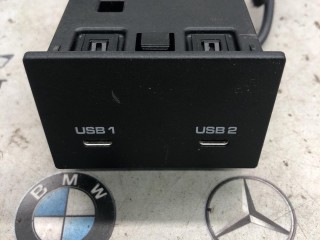 разъем AUX / USB Porsche Macan 1 поколение [2-й рестайлинг] 2018-2021, 9Y0035736A