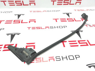 Уплотнитель передней двери, ориг. номер 100542100D, Tesla Model S 2012-2016