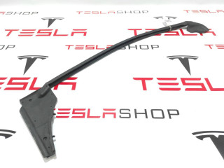 Уплотнитель передней двери, ориг. номер 100542100D, Tesla Model S 2012-2016