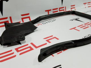 Уплотнитель задней двери, ориг. номер 600959500D, Tesla Model S 2012-2016