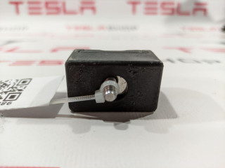 отбойник крышки багажника, ориг. номер 1008864-00-C, Tesla Model S 2012-2016