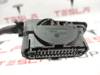 разъем (фишка) проводки, ориг. номер 1032447-80-F, Tesla Model X 2015-2021