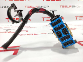 разъем (фишка) проводки, ориг. номер 1032447-80-F, Tesla Model Y 2020-2026