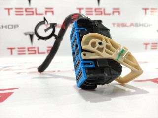 разъем (фишка) проводки, ориг. номер 1032447-80-F, Tesla Model Y 2020-2026
