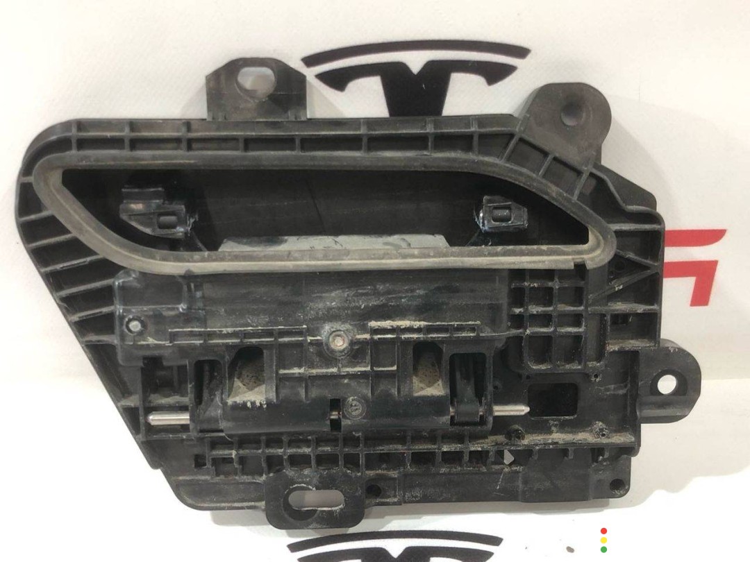 1071880-00-A, 1046121-00-E, 1100299-S0-A ручка наружная двери правой Tesla Model S 2016г. - фото №5