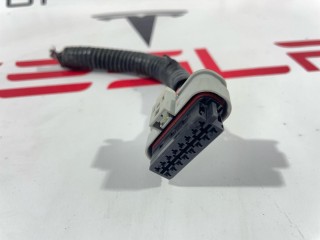 Разъем (фишка) проводки Tesla Model 3 2017-2021