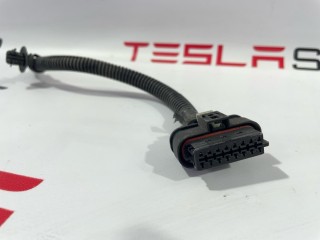 Разъем (фишка) проводки Tesla Model 3 2017-2021