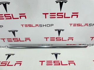 Молдинг двери передней левой Tesla Model 3 2017-2021
