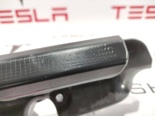 Кронштейн накладки, стойки В, ориг. номер 1103773-00-L, Tesla Model 3 2017-2021