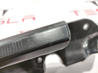 Кронштейн накладки, стойки В, ориг. номер 1103776-00-L, Tesla Model 3 2017-2021