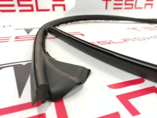 Уплотнитель проема дверного, ориг. номер 1497677-00-A, Tesla Model Y 2020-2026