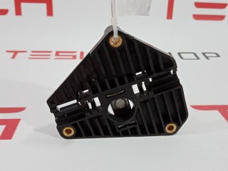 Кронштейн мотора привода люка, ориг. номер 1003242-00-A, Tesla Model S 2012-2016