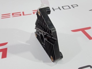 Кронштейн мотора привода люка, ориг. номер 1003242-00-A, Tesla Model S 2012-2016