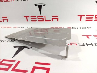 Крышка блока управления панорамным люком, ориг. номер 1013499-00-F, Tesla Model S 2012-2016
