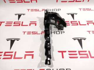Кронштейн накладки, стойки В, ориг. номер 1051824-00-B, Tesla Model X 2015-2021