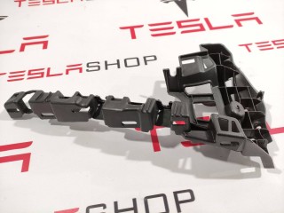 Кронштейн накладки, стойки В, ориг. номер 1051824-00-B, Tesla Model X 2015-2021