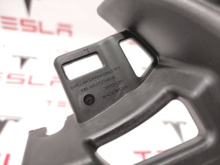 Кронштейн накладки, стойки В, ориг. номер 1053727-00-B, 1056079-00-E, Tesla Model X 2015-2021