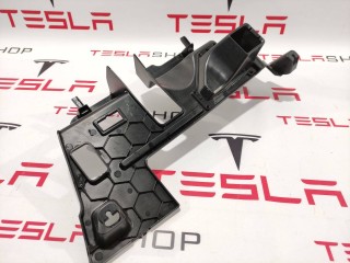 Накладка пластиковая под рулевой колонкой, ориг. номер 1035577-00-D, Tesla Model X 2015-2021