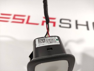 Фонарь подсветки салона, ориг. номер 1047365-00-B, Tesla Model X 2015-2021