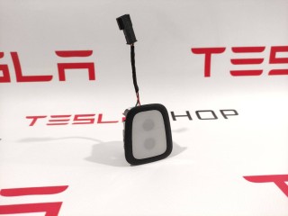 Фонарь подсветки салона, ориг. номер 1047365-00-B, Tesla Model X 2015-2021