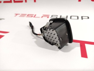 Фонарь подсветки салона, ориг. номер 1047365-00-B, Tesla Model X 2015-2021