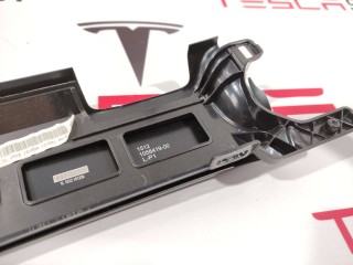 Накладка дверного проема, ориг. номер 1060093-98-D, Tesla Model X 2015-2021