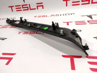 Накладка декоративная стойки A (магнит), ориг. номер 1050286-04-E, Tesla Model X 2015-2021