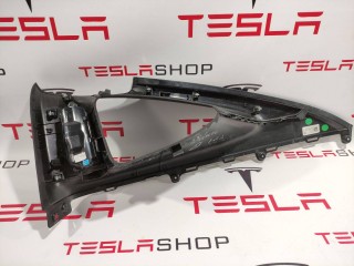 Накладка стойки С, ориг. номер 1035957-04-D, Tesla Model X 2015-2021