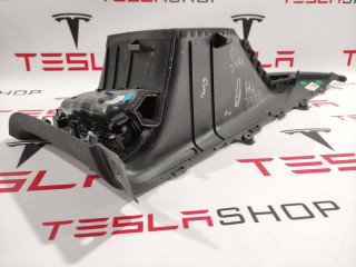 Накладка стойки С, ориг. номер 1035957-04-D, Tesla Model X 2015-2021