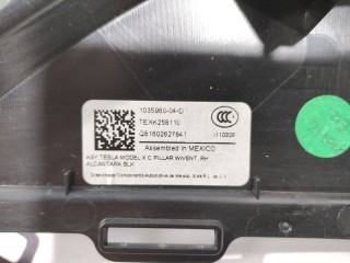 Накладка стойки С, ориг. номер 1052890-00-C, 1035960-04-D, Tesla Model X 2015-2021