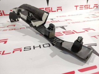 Накладка стойки А, ориг. номер 1035963-00-C, Tesla Model X 2015-2021