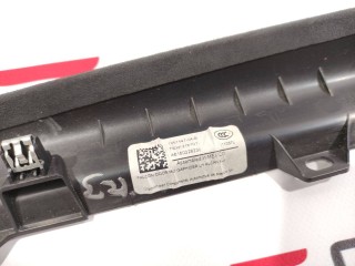 Накладка межсекционная подъемной задней двери, ориг. номер 1051547-04-B, Tesla Model X 2015-2021