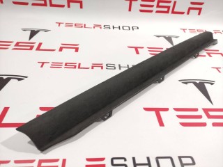 Накладка межсекционная подъемной задней двери, ориг. номер 1051547-04-B, Tesla Model X 2015-2021
