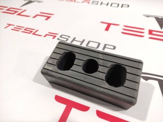 Опора под домкрат (подушка), ориг. номер 1045887-00-B, Tesla Model X 2015-2021